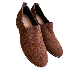 Clarks Collection ~ Trish Bell Leopard slip on Bootie ~ size  8.5 ~ NWOT